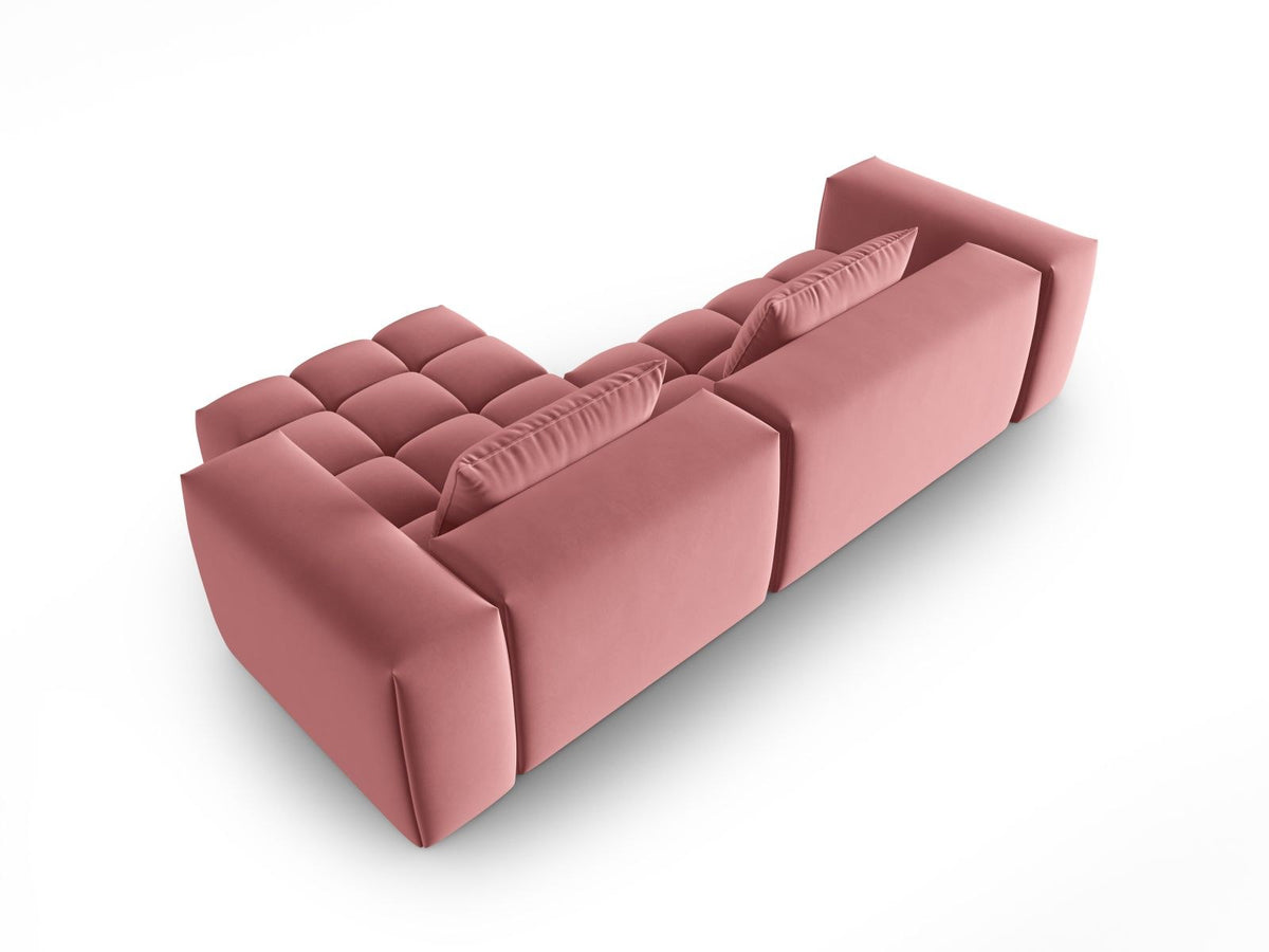 Modulares Ecksofa rechts in Sand-Casino Samt mit Massivholzrahmen, schwarzen Kunststoffbeinen und drei Sitzplätzen, seitliche Ansicht.
