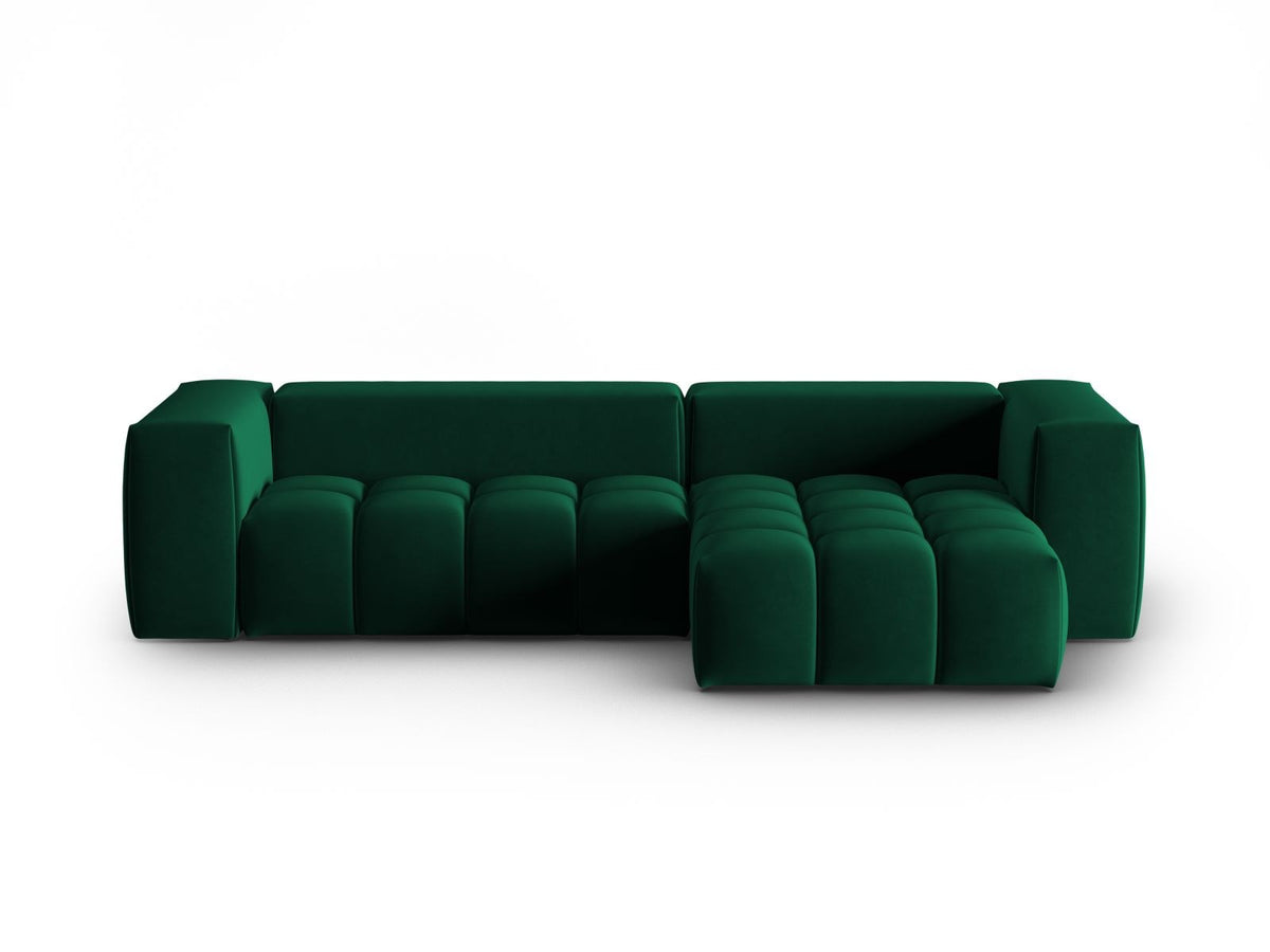 Modulares Ecksofa rechts in Sand-Casino Samt mit Massivholzrahmen, schwarzen Kunststoffbeinen und drei Sitzplätzen, seitliche Ansicht.