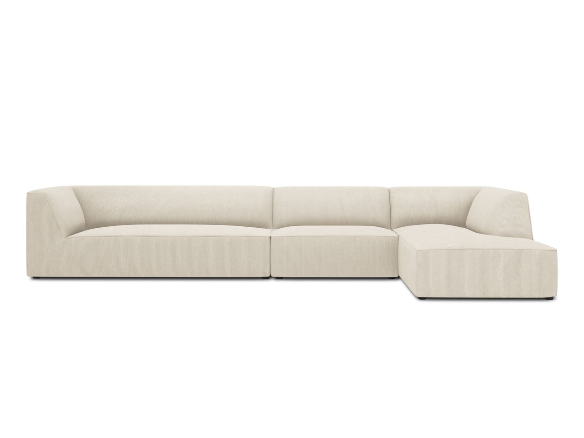Modulares Ecksofa Siena in Light Beige-Scala mit Cordstoff-Bezug, schwarzen Kunststoffbeinen und Récamiere, 5-Sitzer Ausführung von Cosmopolitan Design.