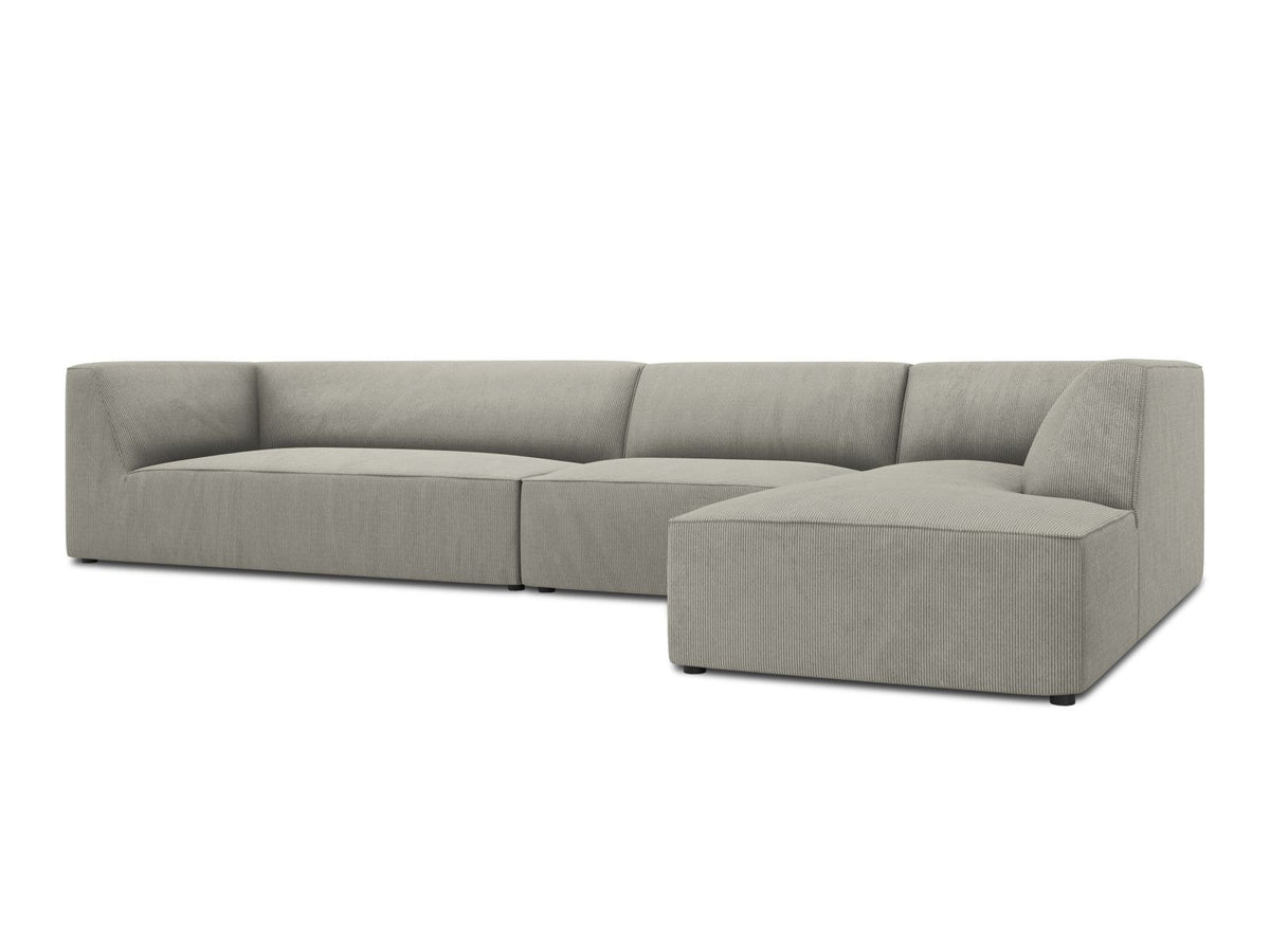Modulares Ecksofa Siena in Light Beige-Scala mit Cordstoff-Bezug, schwarzen Kunststoffbeinen und Récamiere, 5-Sitzer Ausführung von Cosmopolitan Design.