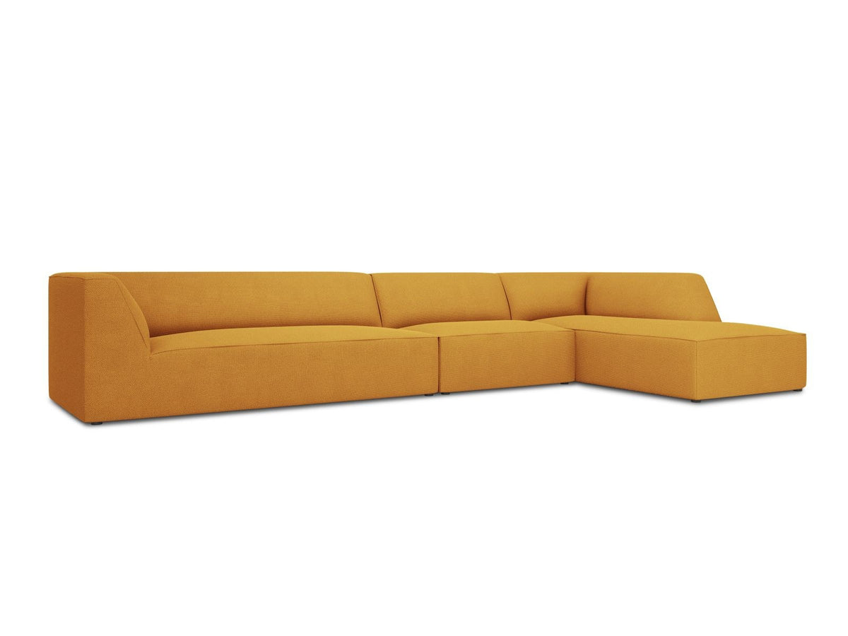 Modulares Ecksofa Siena in Light Beige-Scala mit Cordstoff-Bezug, schwarzen Kunststoffbeinen und Récamiere, 5-Sitzer Ausführung von Cosmopolitan Design.