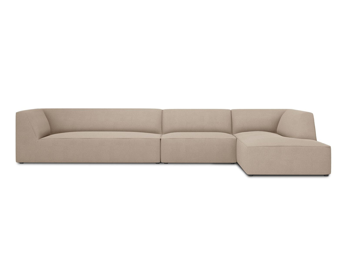 Modulares Ecksofa Siena in Light Beige-Scala mit Cordstoff-Bezug, schwarzen Kunststoffbeinen und Récamiere, 5-Sitzer Ausführung von Cosmopolitan Design.