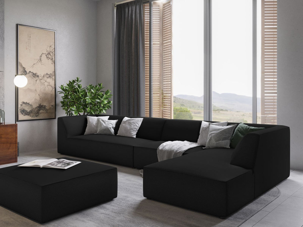 Modulares Ecksofa Siena in Light Beige-Scala mit Cordstoff-Bezug, schwarzen Kunststoffbeinen und Récamiere, 5-Sitzer Ausführung von Cosmopolitan Design.