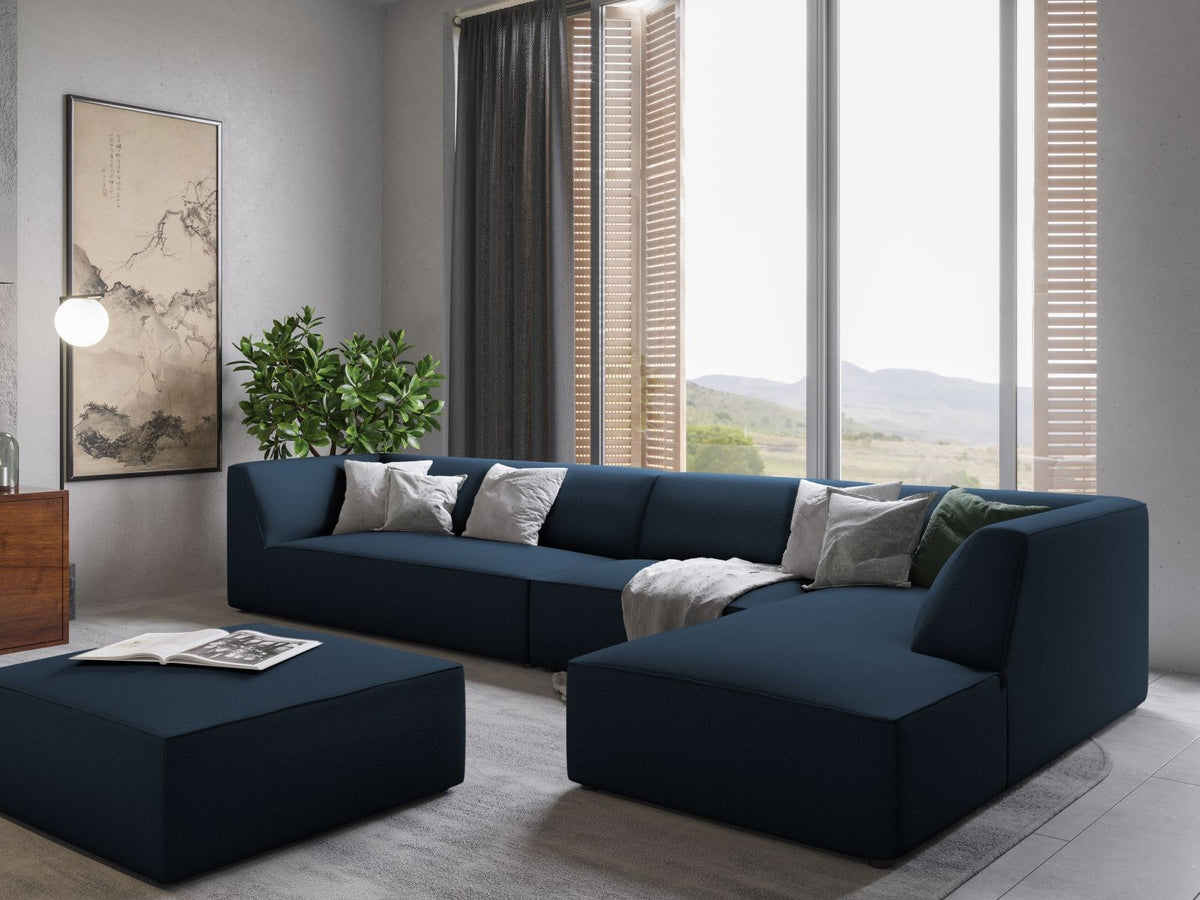 Modulares Ecksofa Siena in Light Beige-Scala mit Cordstoff-Bezug, schwarzen Kunststoffbeinen und Récamiere, 5-Sitzer Ausführung von Cosmopolitan Design.