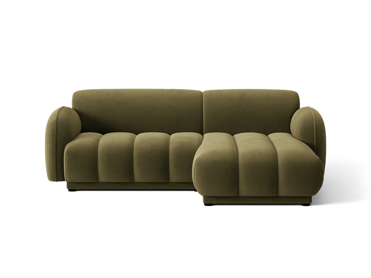 Bilbao Ecksofa rechts in Light Beige-Casino Samt, Massivholzrahmen, schwarze Kunststoffbeine, 3-Sitzer mit Récamiere, urbanes Design.
