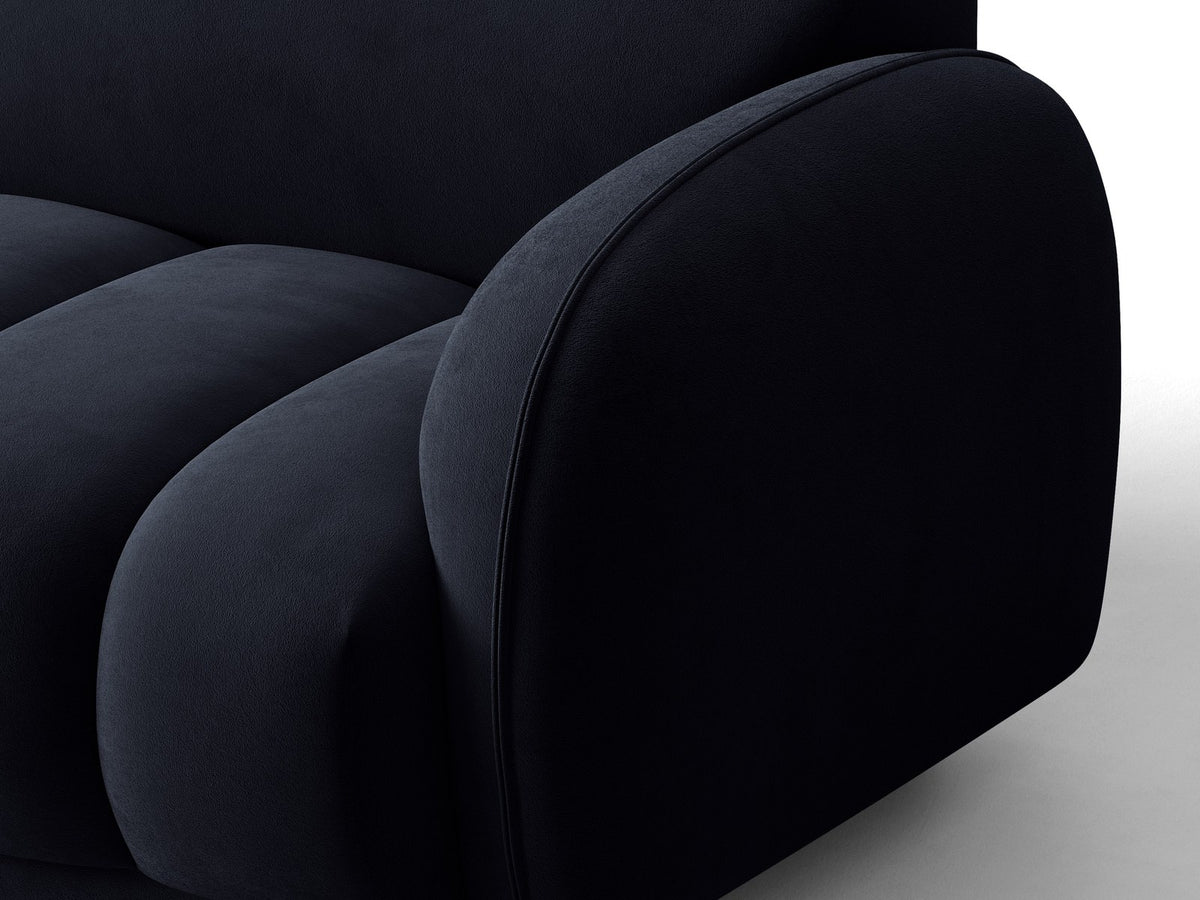 Bilbao Ecksofa rechts in Light Beige-Casino Samt, Massivholzrahmen, schwarze Kunststoffbeine, 3-Sitzer mit Récamiere, urbanes Design.
