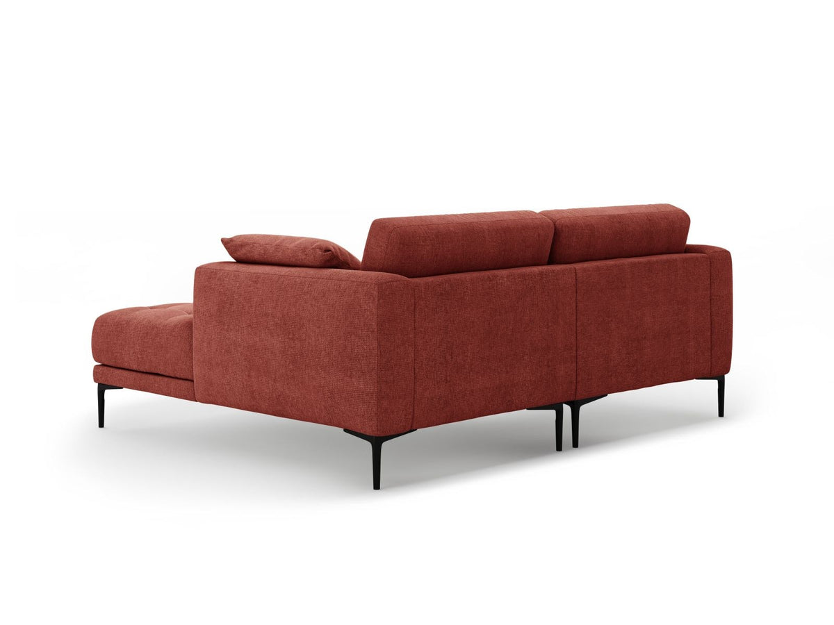 Ecksofa Lazio Rechts in Beige-Sorella mit Tweed-Bezugsstoff, schwarzen Metallbeinen und grosszügiger Récamiere, Massivholzrahmen sichtbar.