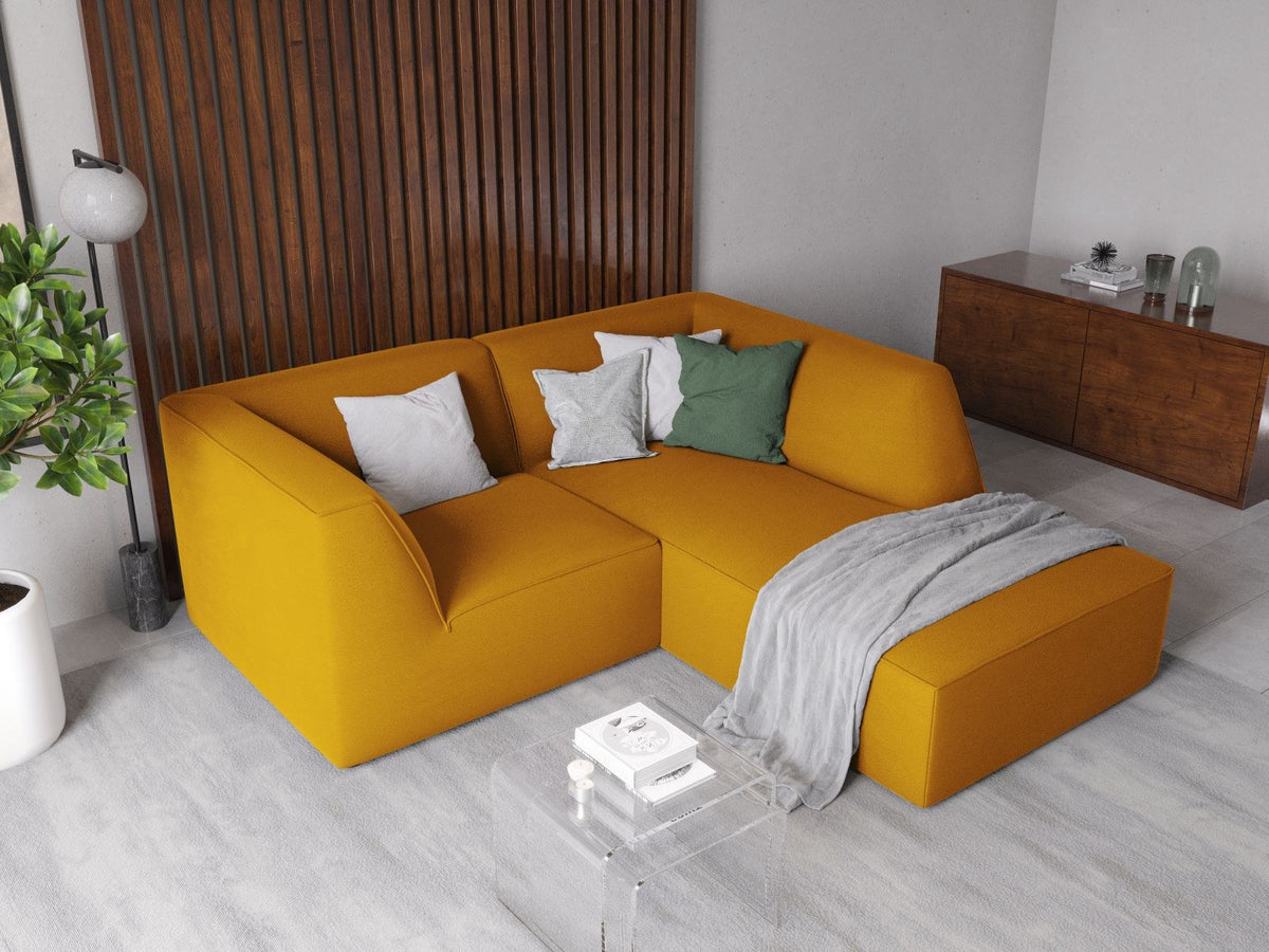 Modulares Ecksofa Siena in Beige-Salvador Samtstoff mit Récamiere, schwarzen Kunststoffbeinen und massivem Holzrahmen, rechts ausgerichtet.