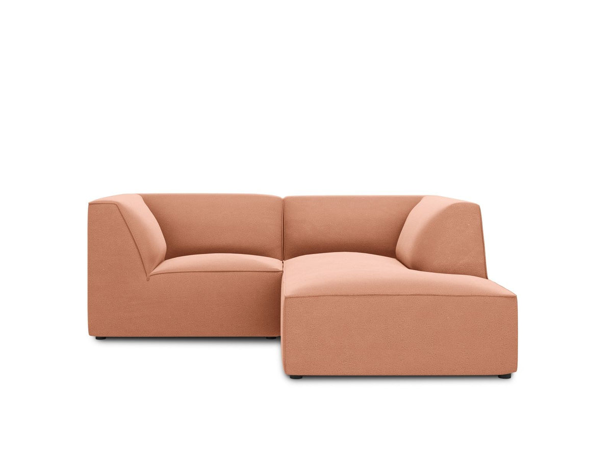 Modulares Ecksofa Siena in Beige-Salvador Samtstoff mit Récamiere, schwarzen Kunststoffbeinen und massivem Holzrahmen, rechts ausgerichtet.