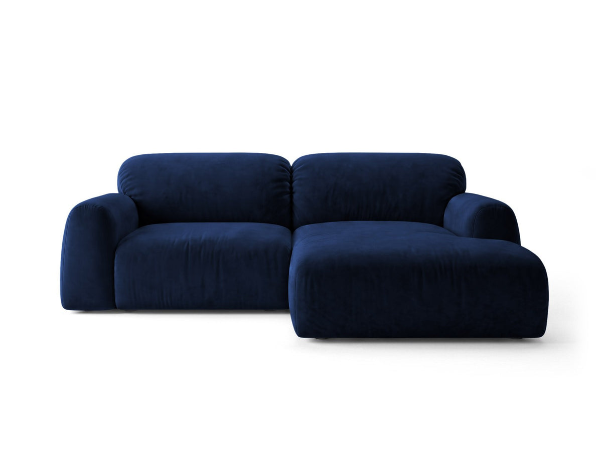 Ecksofa Milan rechts mit Récamiere, Bluvel-Bezug und schwarzen Kunststoffbeinen