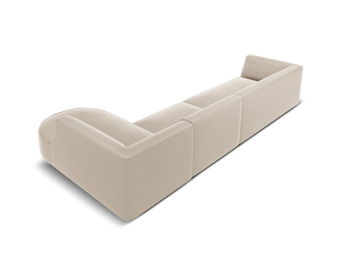 Modulares Ecksofa rechts mit Samtbezug in Beige-Salvador, Récamiere, Massivholzrahmen und schwarzen Kunststoffbeinen, 5-Sitzer Ausführung.