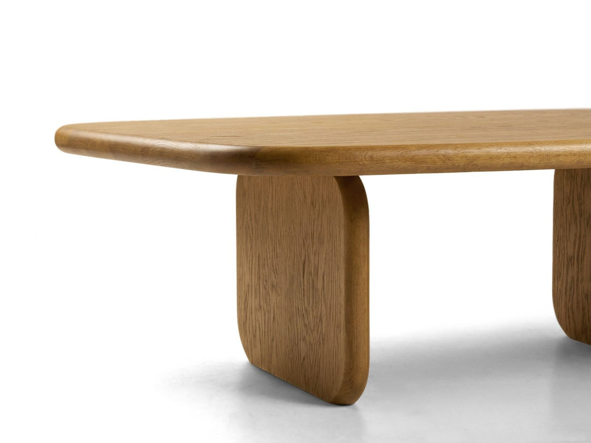 Rechteckiger Couchtisch Sora mit Eichenfurnier in Black Oak-Wood, Holzbeine, gebürstete und lackierte Oberfläche, moderne Form.