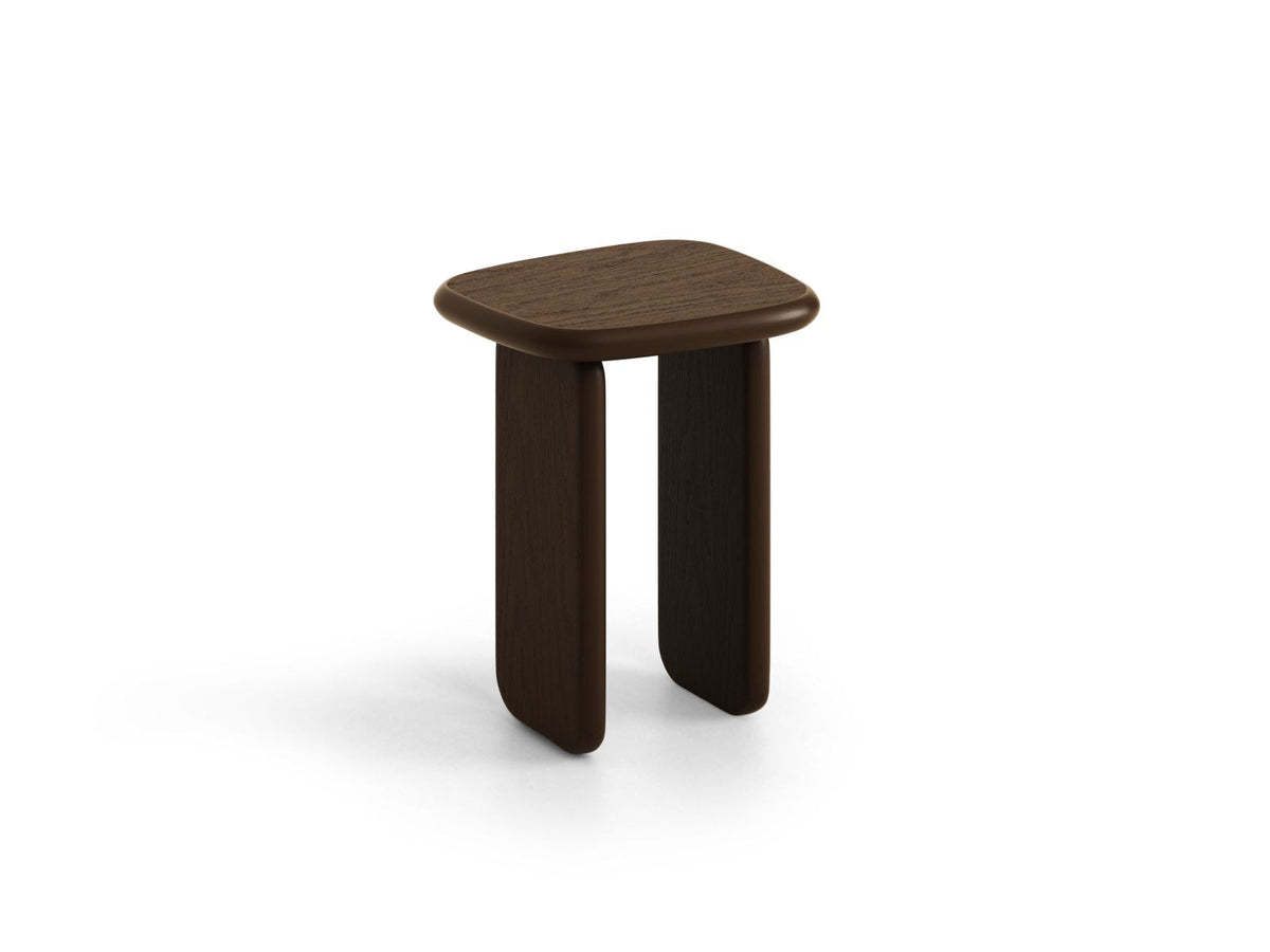 Sora Couchtisch aus Hartholz mit Eichenfurnier in Black Oak-Wood, mit Holzbeinen, kompakte Masse 37x32x50cm, moderner urbaner Stil.