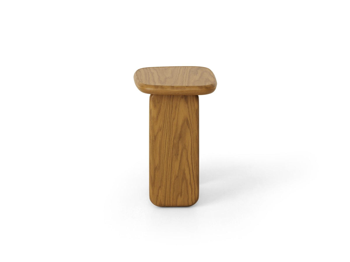 Sora Couchtisch aus Hartholz mit Eichenfurnier in Black Oak-Wood, mit Holzbeinen, kompakte Masse 37x32x50cm, moderner urbaner Stil.