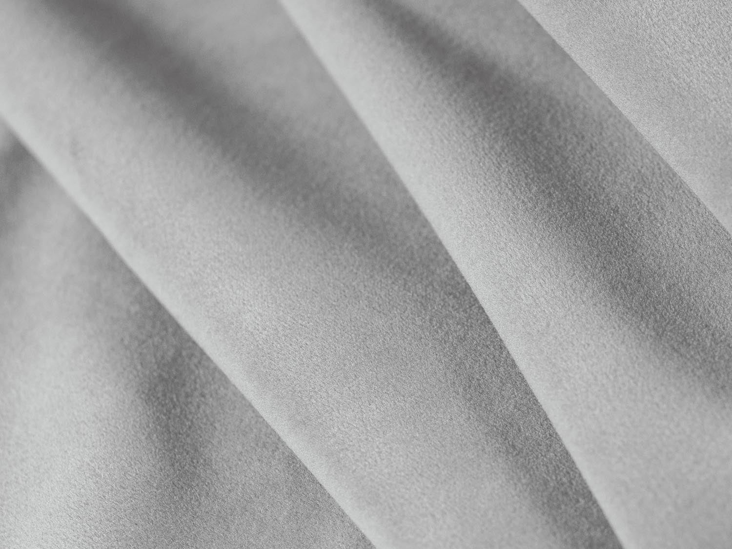 Tonale Velour Panoramic Ecksofa rechts mit Schlaffunktion und Stauraum 5 Sitzer in Grey präsentiert im Onlineshop von KAQTU Design AG. Ecksofa rechts ist von Cosmopolitan Design