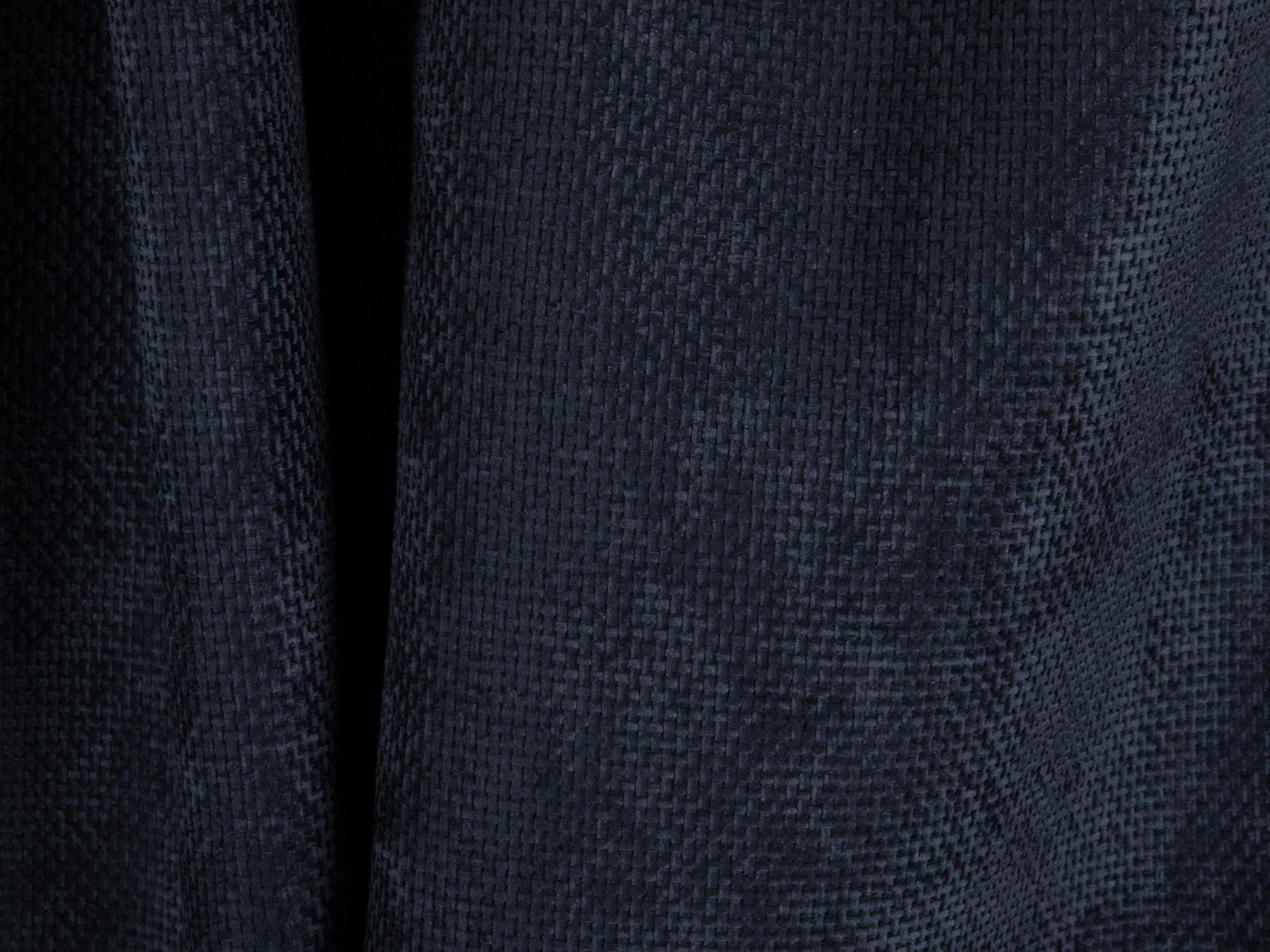 Elegantes 4-Sitzer Ecksofa links Panoramic Treno in tiefem Navy Blue, ideal für entspannte Stunden und geschmackvolle Wohnräume.