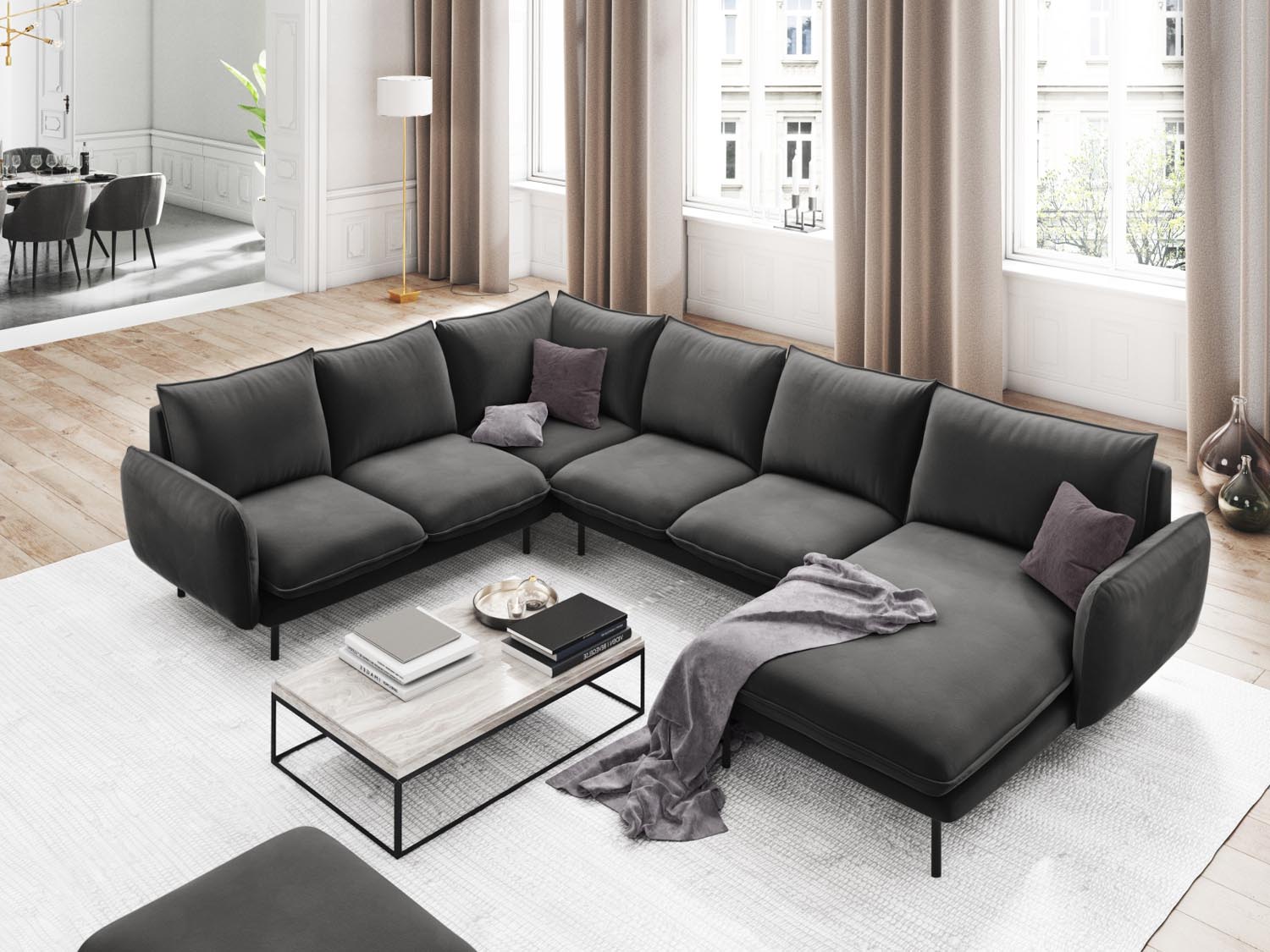 Entdecken Sie das elegante Vienna Velour Panoramic Ecksofa links – ein 7-Sitzer mit 235 cm Breite, ideal für stilvolle Wohnräume.