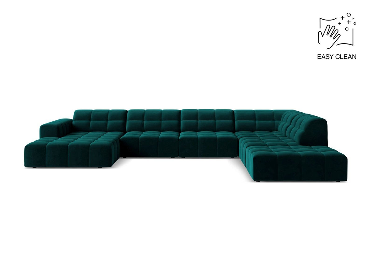 Ecksofa rechts von Cosmopolitan Design in Samtvelours Light Beige, Panoramaform mit Récamiere und schwarzen Kunststoffbeinen.