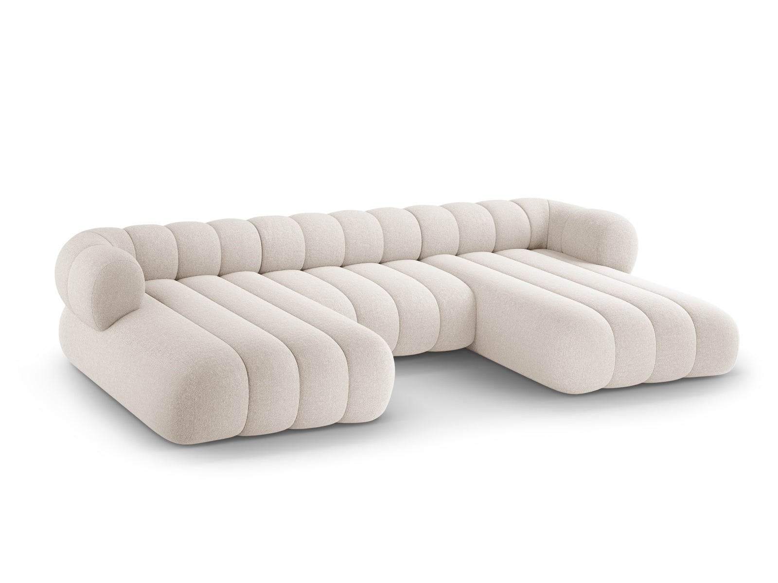 Modernes 6-Sitzer Koge Panoramic Sofa in sanftem Beige, perfekt für gesellige Abende und stilvolle Einrichtungsideen.