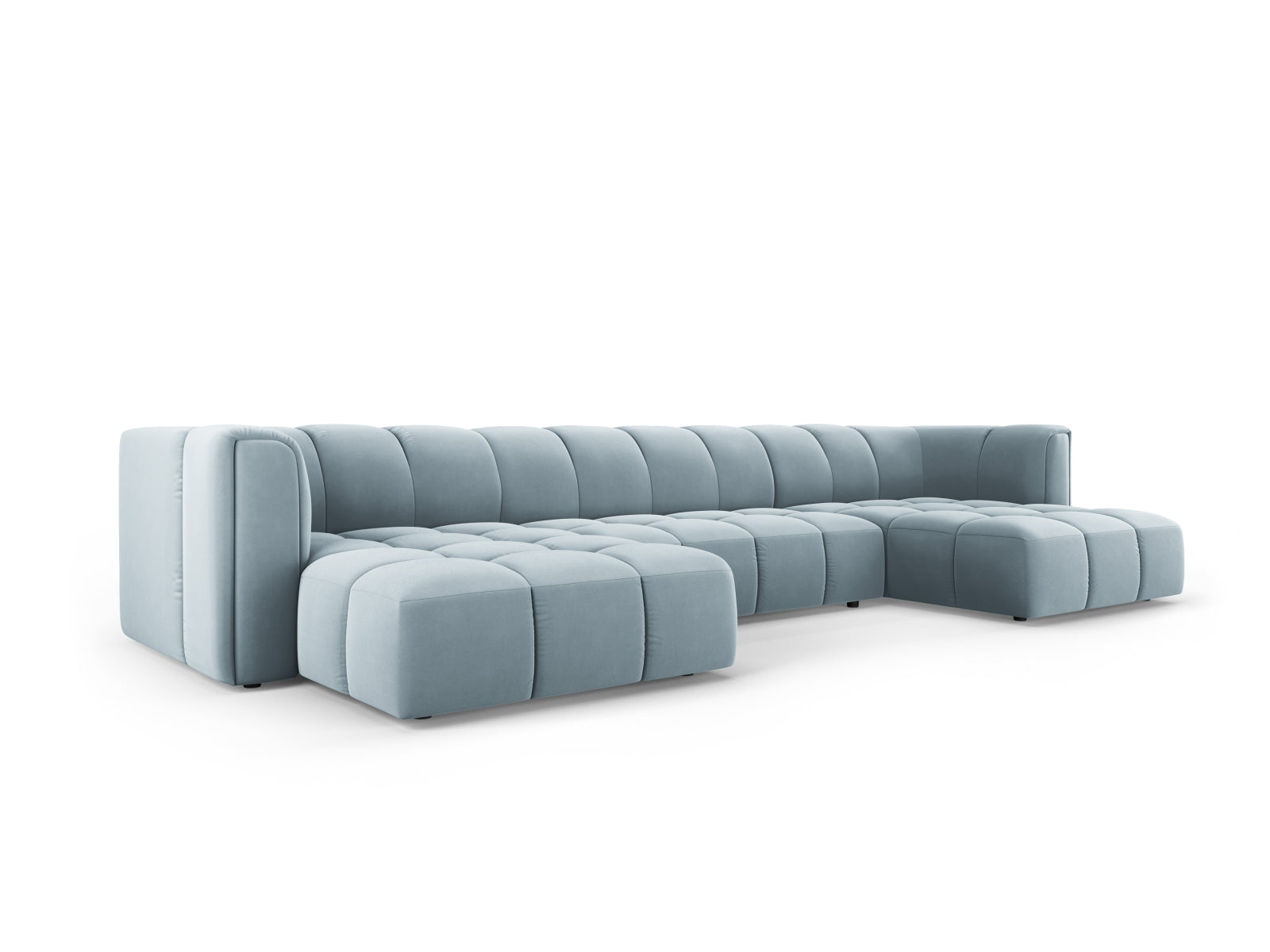 Elegantes 5-Sitzer Ecksofa Moritz in sanftem Hellblau, ideal für stilvolle Wohnräume, präsentiert von Cosmopolitan Design.