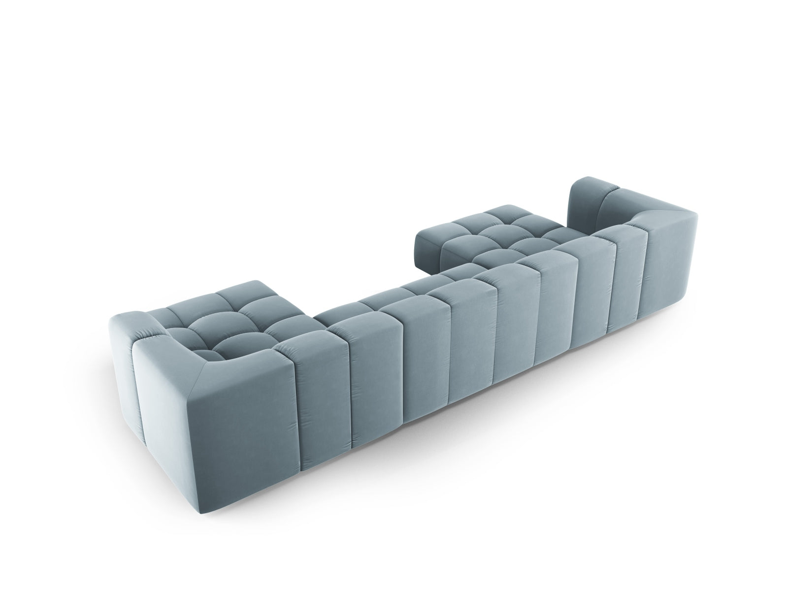 Modernes 5-Sitzer Panoramic Sofa Moritz in zartem Hellblau, perfekt für gemütliche und stilvolle Wohnambiente von Cosmopolitan Design.