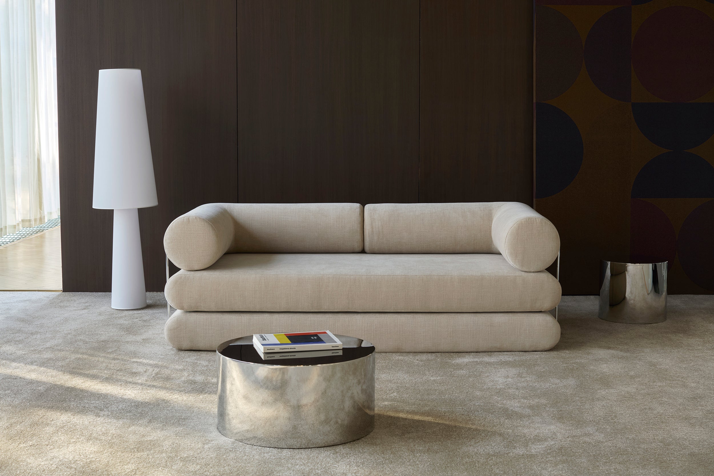 Circlus Tagesbett L-Shaped Armlehnen in 410 Esina Almond präsentiert im Onlineshop von KAQTU Design AG. Bettsofa ist von Innovation Living