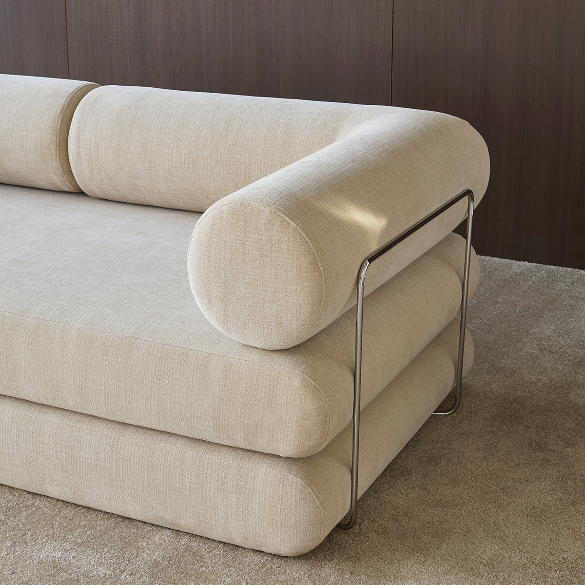 Circlus Tagesbett L-Shaped Armlehnen in 410 Esina Almond präsentiert im Onlineshop von KAQTU Design AG. Bettsofa ist von Innovation Living
