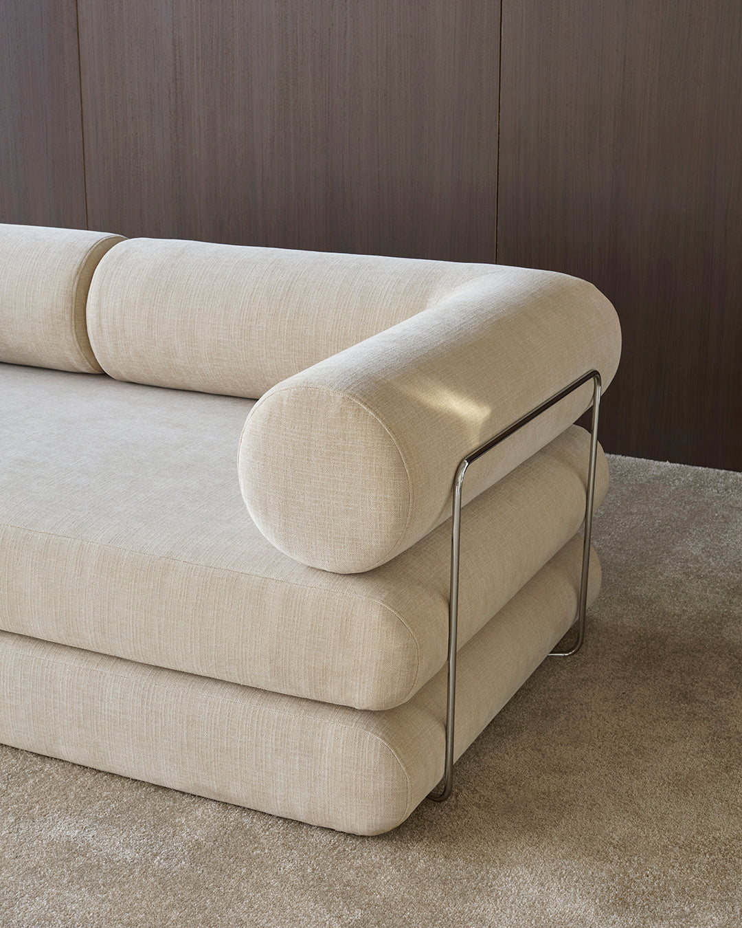Circlus Tagesbett L-Shaped Armlehnen in 410 Esina Almond präsentiert im Onlineshop von KAQTU Design AG. Bettsofa ist von Innovation Living