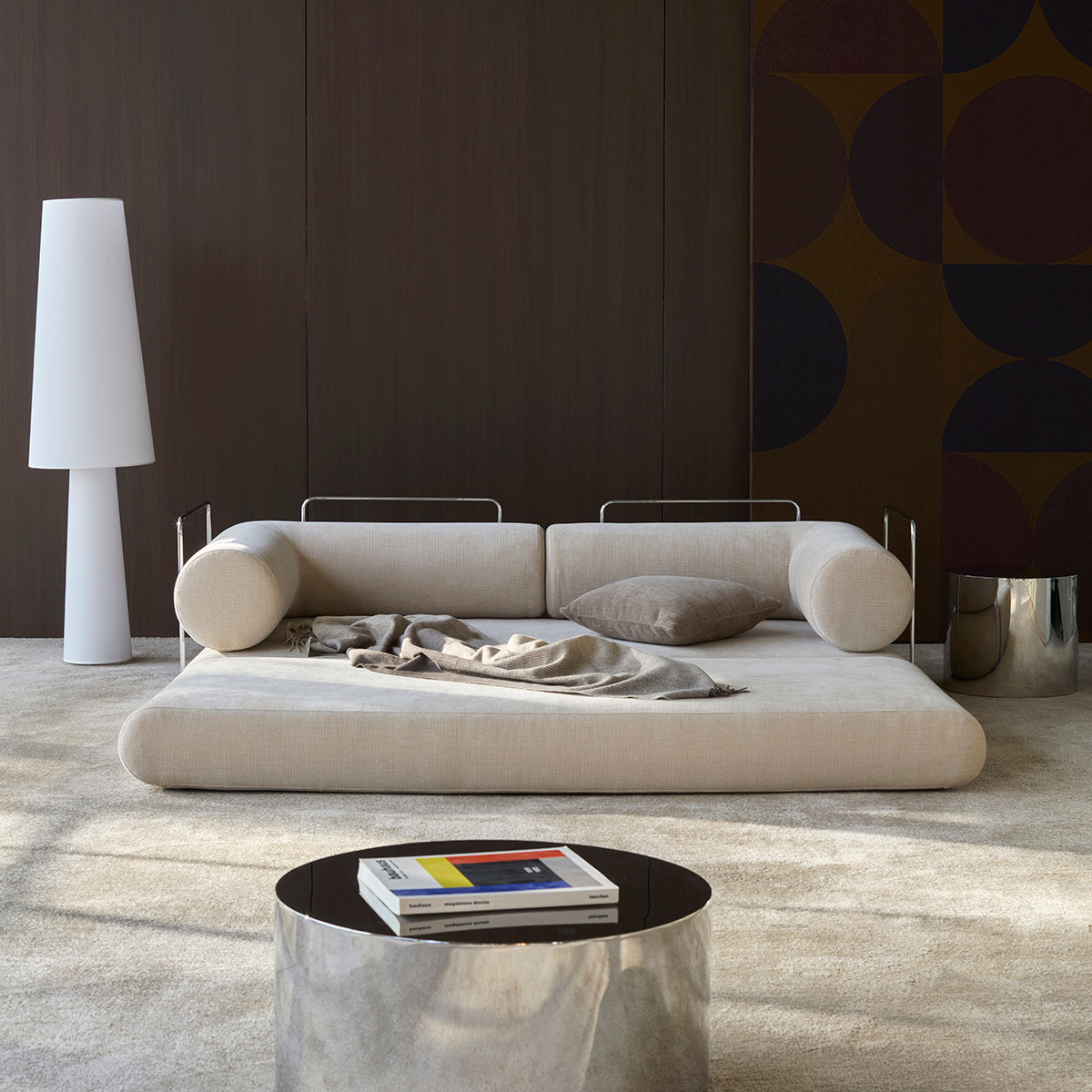 Circlus Tagesbett L-Shaped Armlehnen in 410 Esina Almond präsentiert im Onlineshop von KAQTU Design AG. Bettsofa ist von Innovation Living
