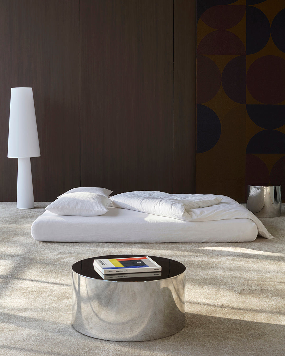 Circlus Tagesbett Mit Rückenpolstern in 410 Esina Almond präsentiert im Onlineshop von KAQTU Design AG. Bettsofa ist von Innovation Living