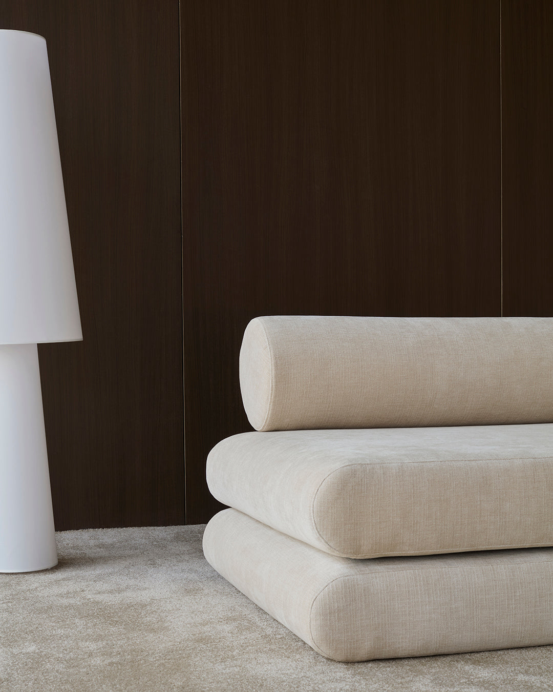 Circlus Tagesbett Mit Rückenpolstern in 410 Esina Almond präsentiert im Onlineshop von KAQTU Design AG. Bettsofa ist von Innovation Living