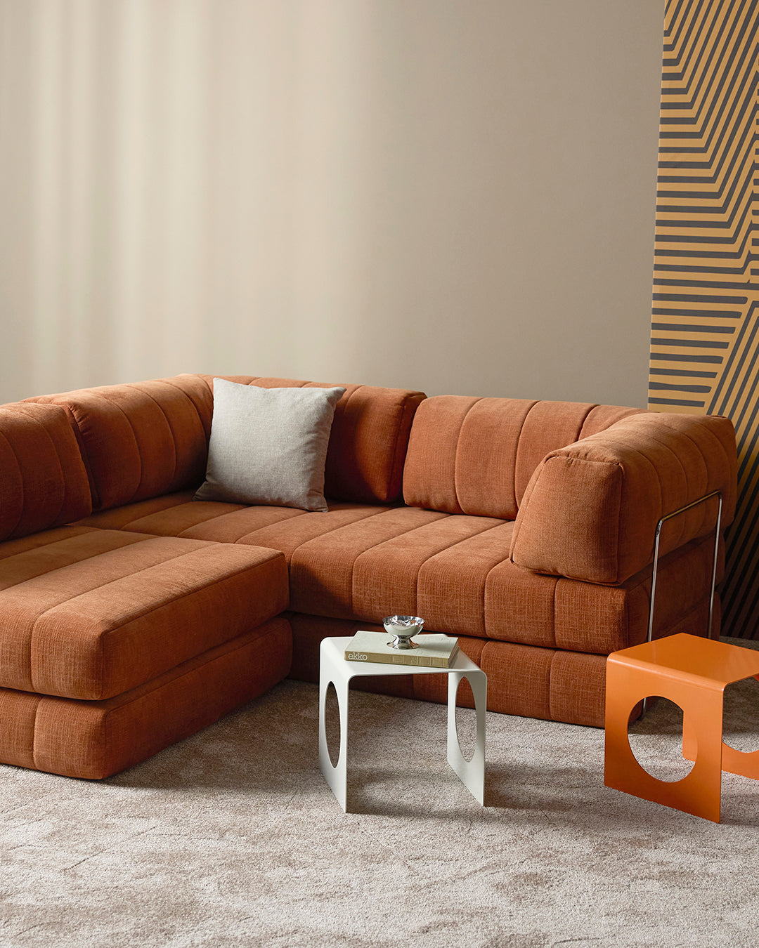CozyPad Schlafsofa Grand mit Armlehnen in 412 Esina Rust Orange präsentiert im Onlineshop von KAQTU Design AG. Bettsofa ist von Innovation Living