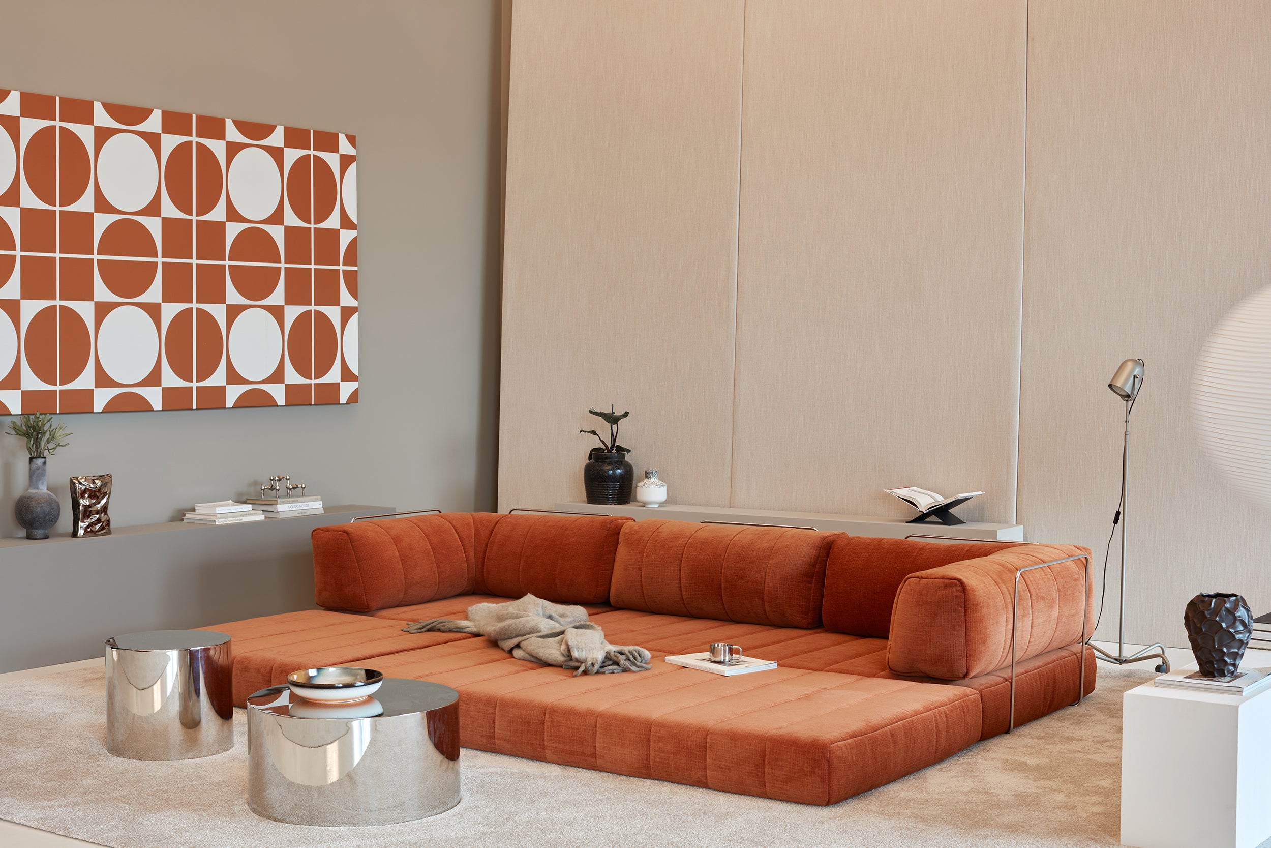 CozyPad Schlafsofa Grand mit Armlehnen in 412 Esina Rust Orange präsentiert im Onlineshop von KAQTU Design AG. Bettsofa ist von Innovation Living