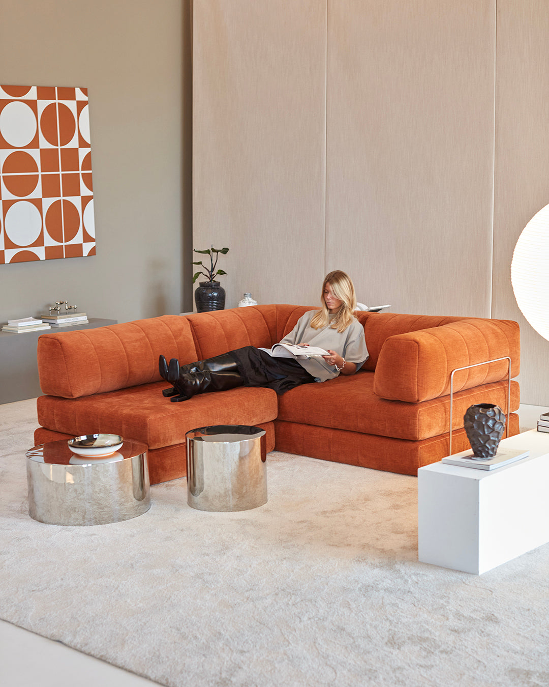 CozyPad Schlafsofa Grand mit Armlehnen in 412 Esina Rust Orange präsentiert im Onlineshop von KAQTU Design AG. Bettsofa ist von Innovation Living
