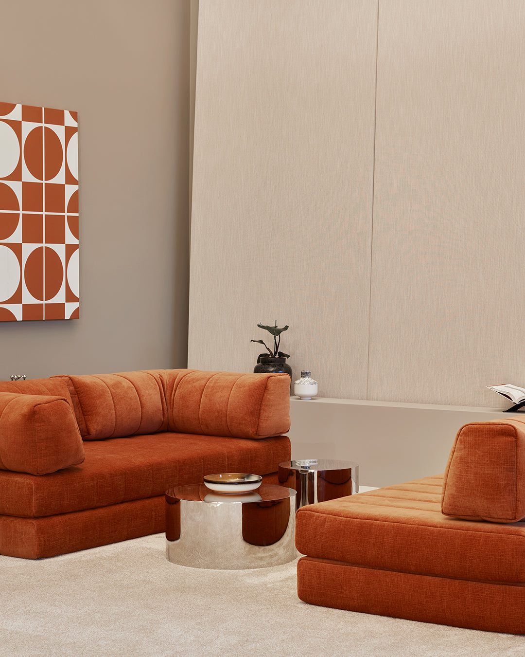 CozyPad Schlafsofa L-Shape mit Armlehne in 412 Esina Rust Orange präsentiert im Onlineshop von KAQTU Design AG. Bettsofa rechts ist von Innovation Living