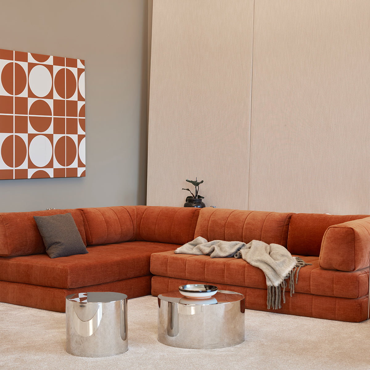 CozyPad Schlafsofa L-Shape mit Armlehne in 412 Esina Rust Orange präsentiert im Onlineshop von KAQTU Design AG. Bettsofa rechts ist von Innovation Living
