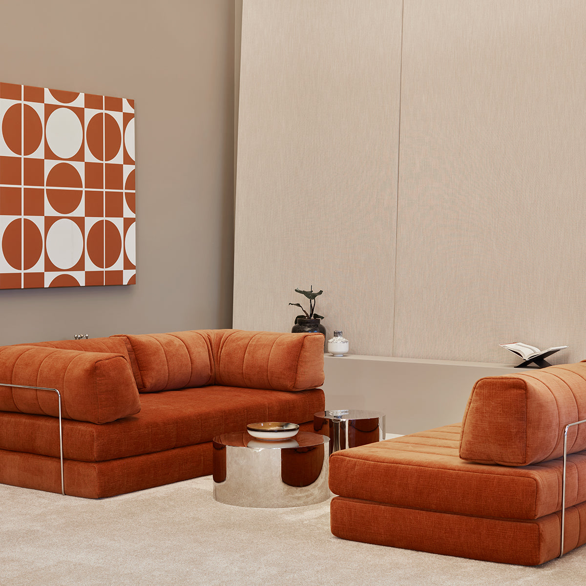 CozyPad Schlafsofa L-Shape mit Armlehne in 412 Esina Rust Orange präsentiert im Onlineshop von KAQTU Design AG. Bettsofa rechts ist von Innovation Living