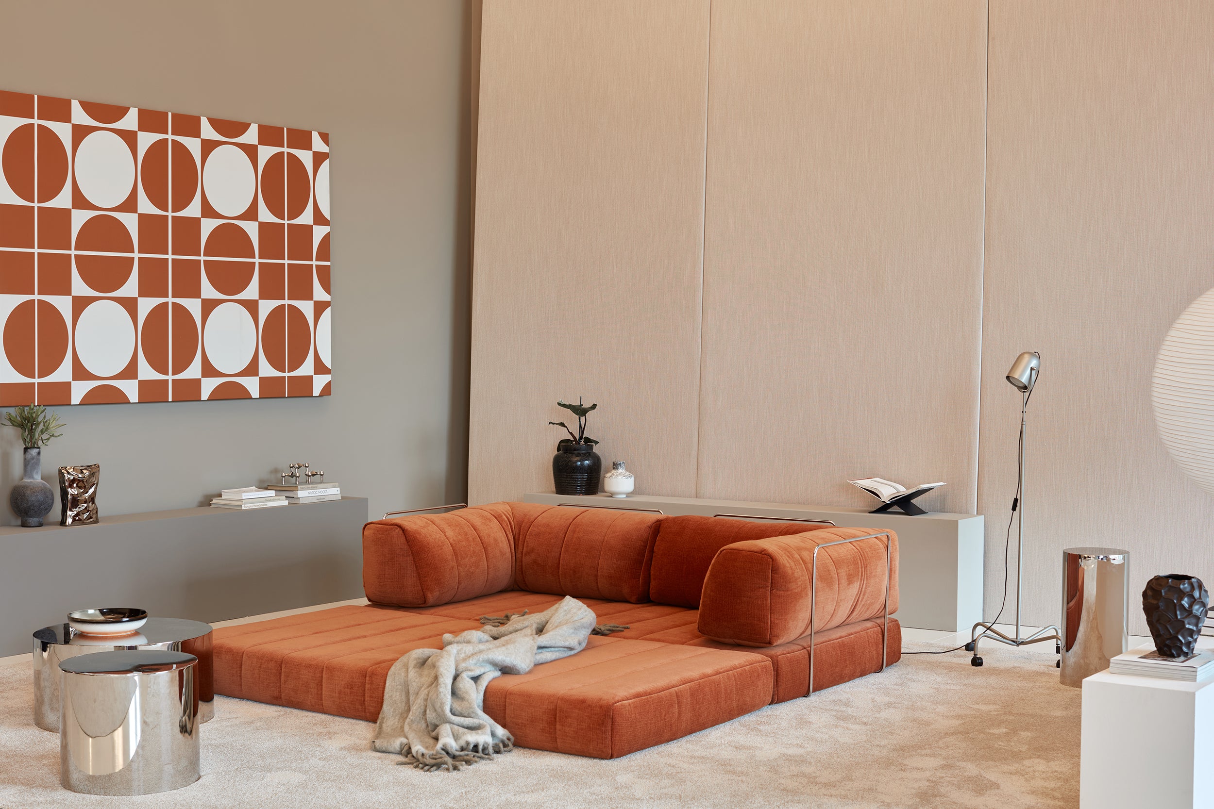 CozyPad Schlafsofa mit Armlehnen in 412 Esina Rust Orange präsentiert im Onlineshop von KAQTU Design AG. Bettsofa ist von Innovation Living