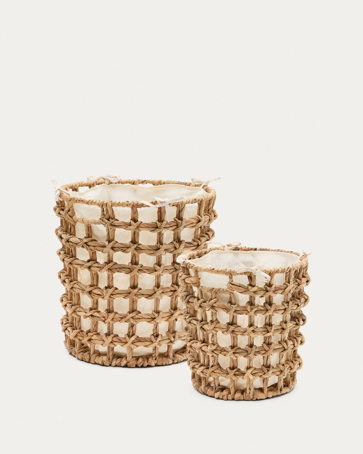 Set Dilam aus 2 Körben aus Naturfasern Ø 30 cm / Ø 38 cm in Braun präsentiert im Onlineshop von KAQTU Design AG. Aufbewährungskörbe ist von Kave Home