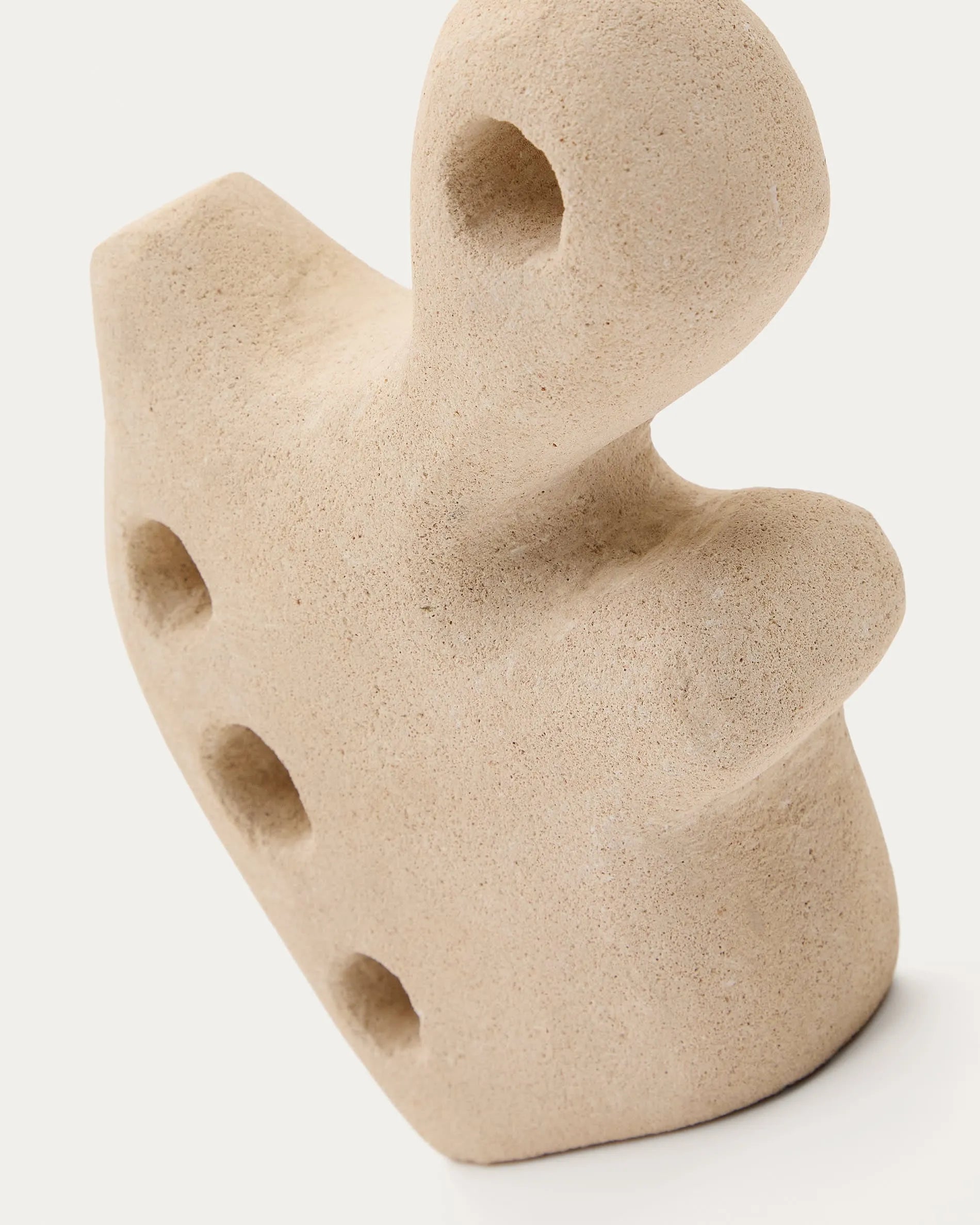Elegante Steinskulptur Arif, 20 cm, mit organischen Formen und einzigartigem beigefarbenem Finish.