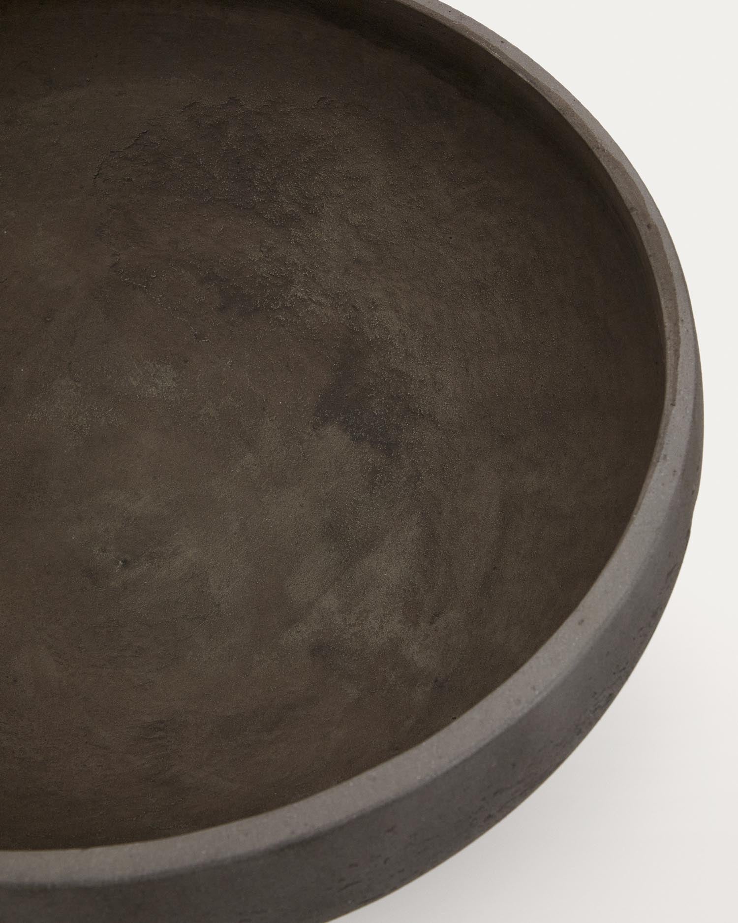 Set Nura aus 2 Blumentöpfen in Terrakotta mit Zementoptik Ø55 cm in Terrakotta präsentiert im Onlineshop von KAQTU Design AG. Blumentopf ist von Kave Home