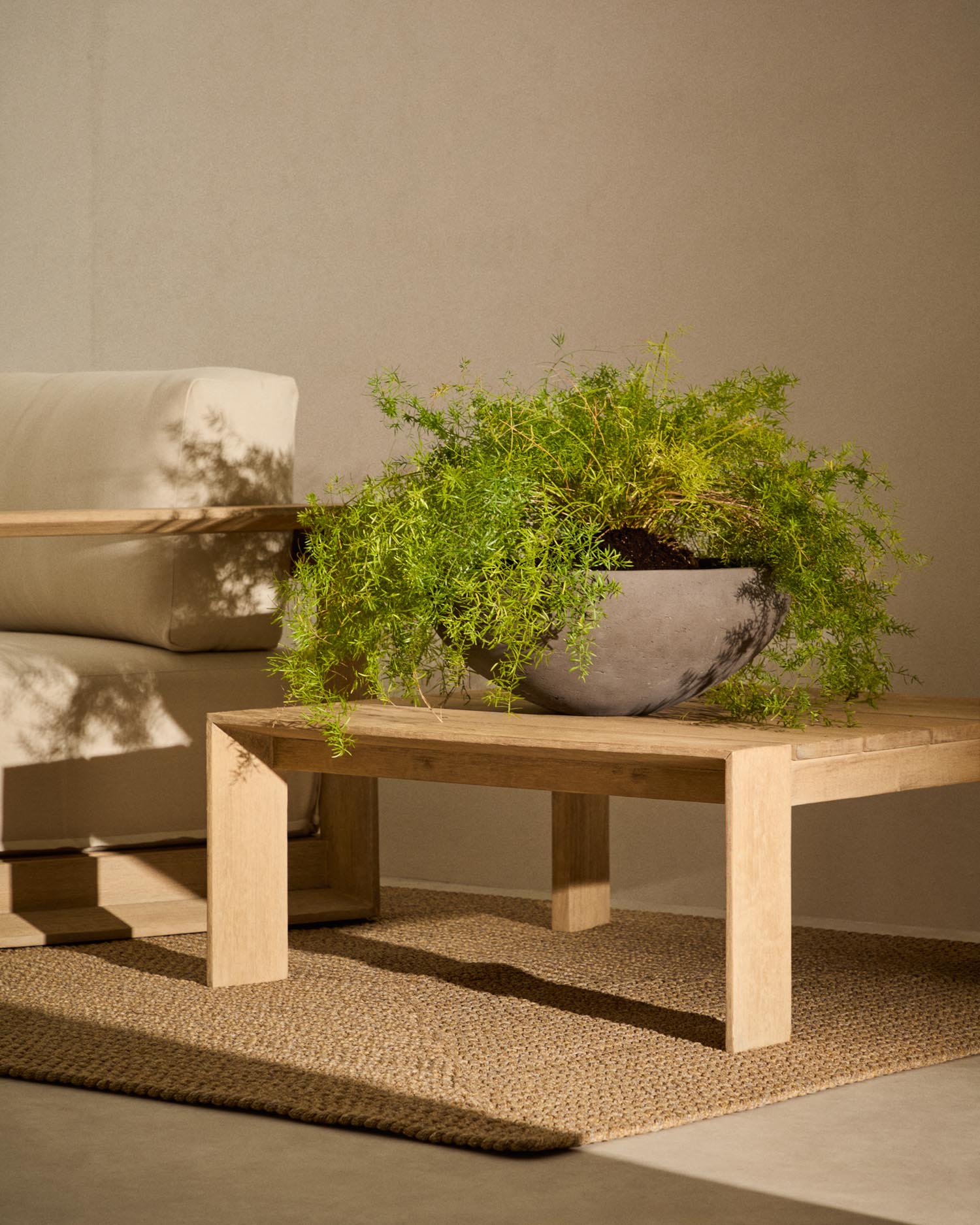 Set Nura aus 2 Blumentöpfen in Terrakotta mit Zementoptik Ø55 cm in Terrakotta präsentiert im Onlineshop von KAQTU Design AG. Blumentopf ist von Kave Home