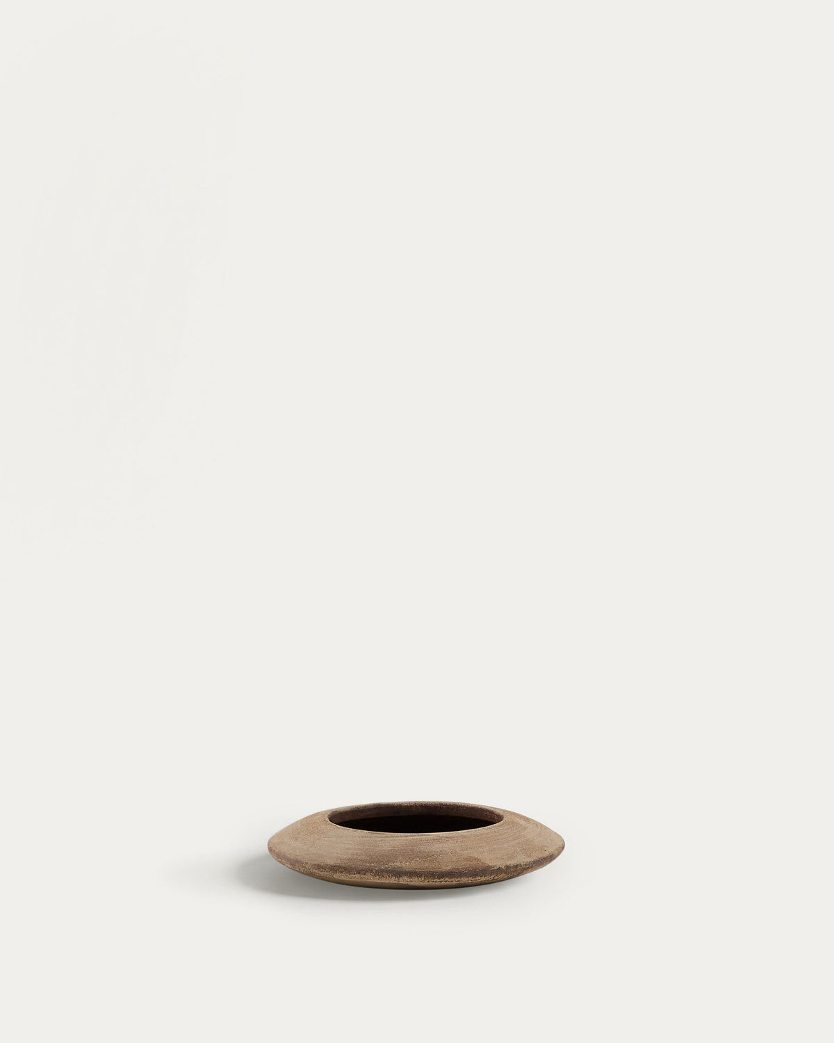Blumentopf Rivor aus Terrakotta mit Finish in natürlichem Farbton Ø 36 cm in Terrakotta präsentiert im Onlineshop von KAQTU Design AG. Blumentopf ist von Kave Home