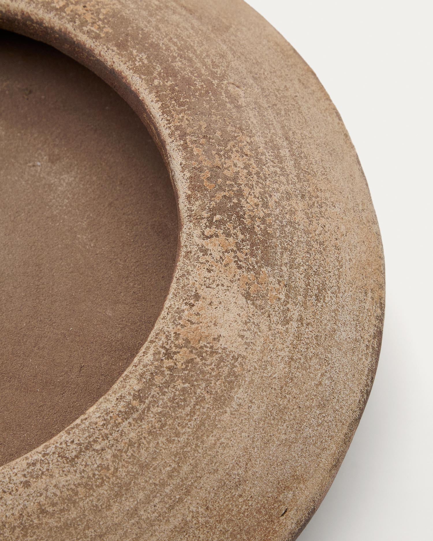 Blumentopf Rivor aus Terrakotta mit Finish in natürlichem Farbton Ø 36 cm in Terrakotta präsentiert im Onlineshop von KAQTU Design AG. Blumentopf ist von Kave Home