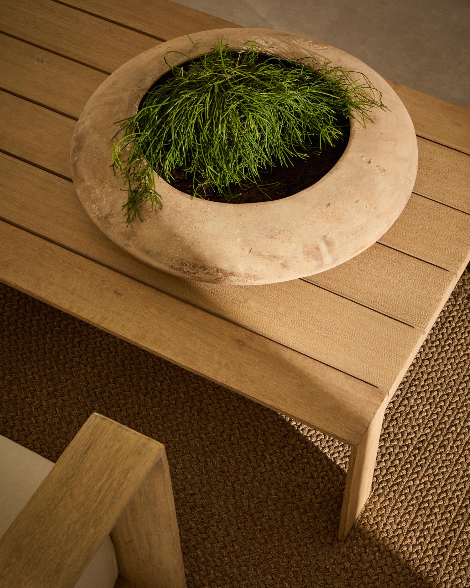 Blumentopf Rivor aus Terrakotta mit Finish in natürlichem Farbton Ø 65 cm in Terrakotta präsentiert im Onlineshop von KAQTU Design AG. Blumentopf ist von Kave Home