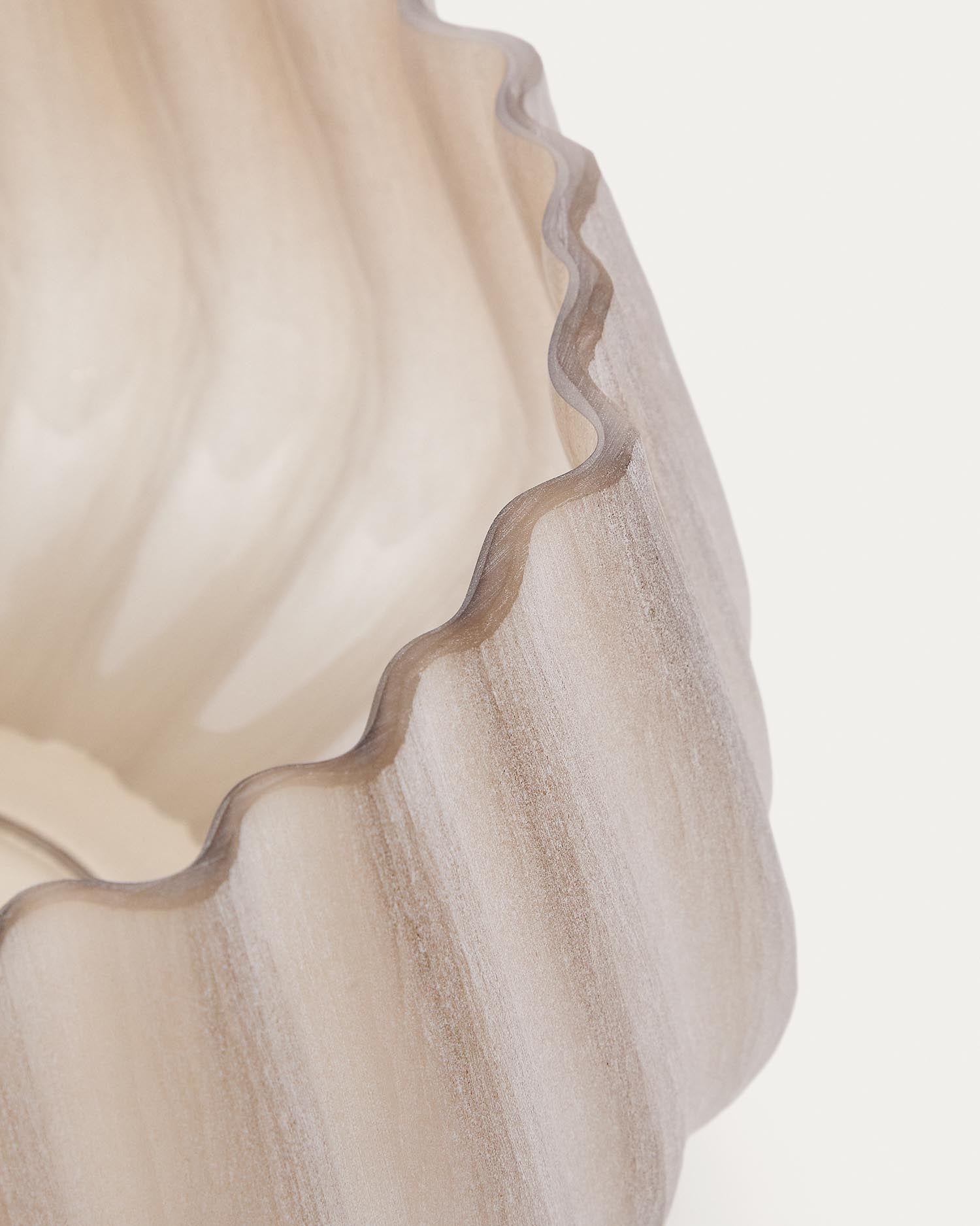 Vase Lumia aus beigem Glas 16 cm in Beige präsentiert im Onlineshop von KAQTU Design AG. Vase ist von Kave Home