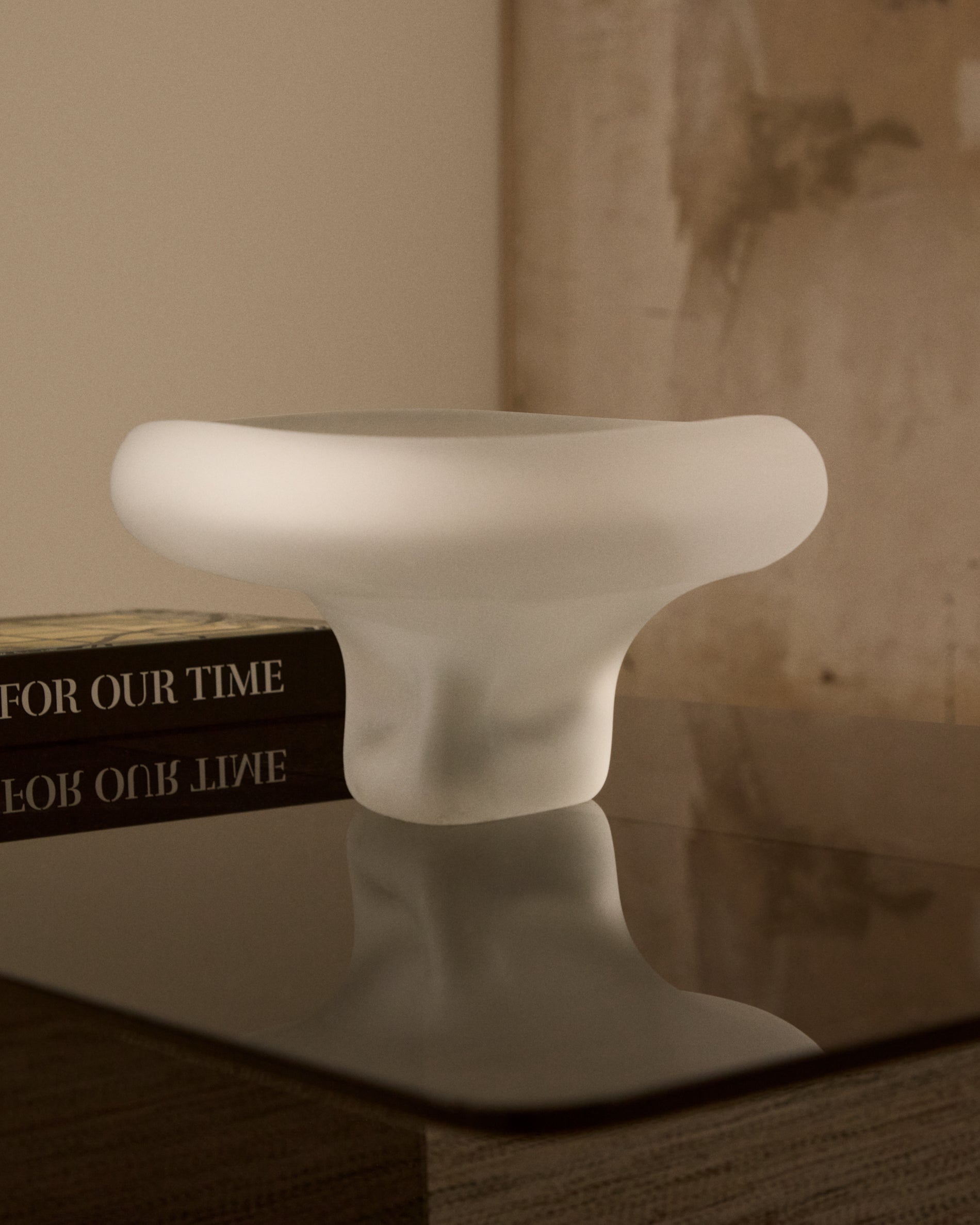 Tafelaufsatz Ondaro aus Milchglas 15 cm in Transparent präsentiert im Onlineshop von KAQTU Design AG. Vase ist von Kave Home