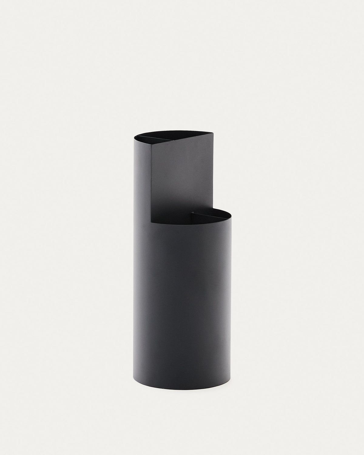 Kleiner Schirmständer Atin aus grauem Metall in Graphit präsentiert im Onlineshop von KAQTU Design AG. Schirmständer ist von Kave Home