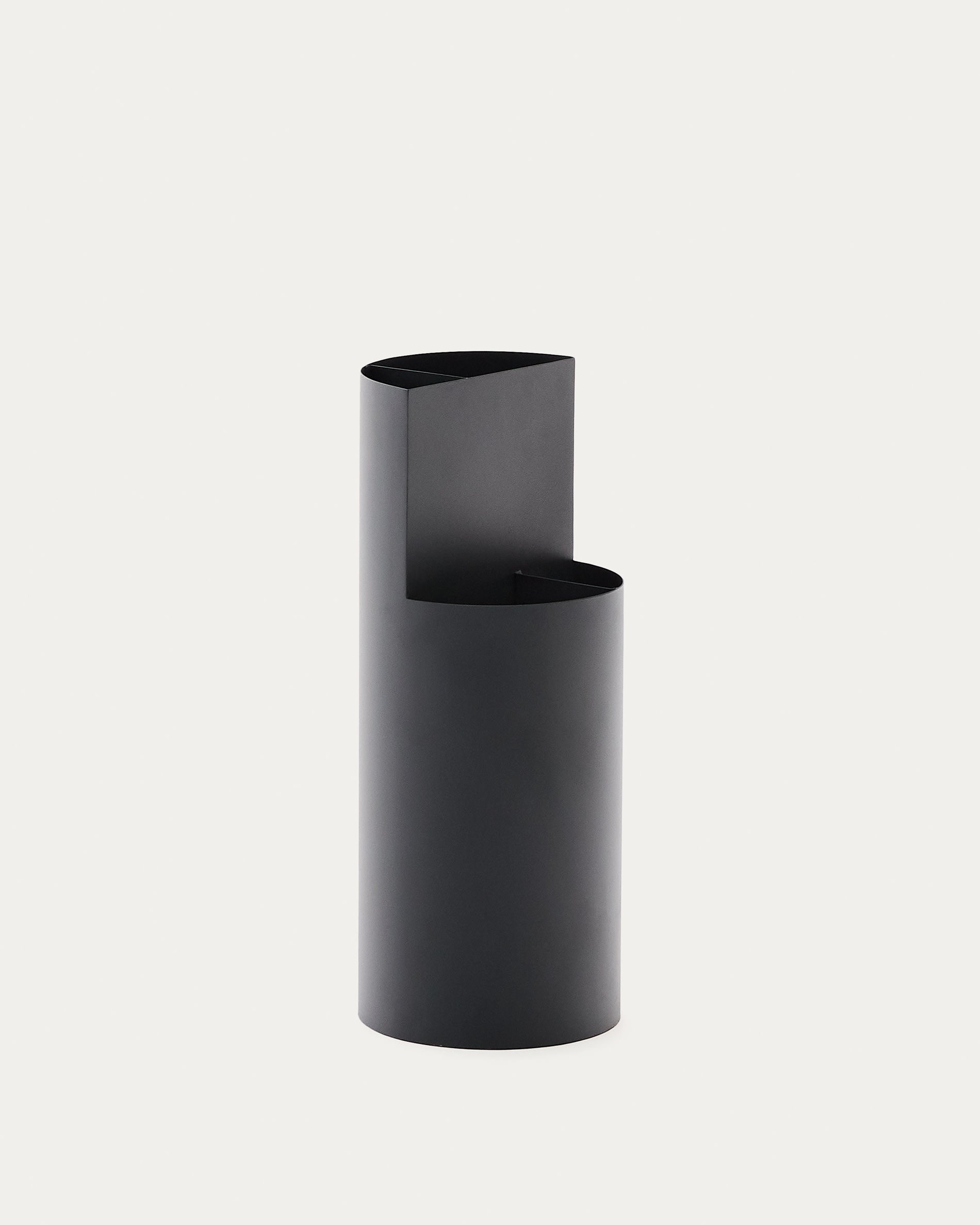 Kleiner Schirmständer Atin aus grauem Metall in Graphit präsentiert im Onlineshop von KAQTU Design AG. Schirmständer ist von Kave Home