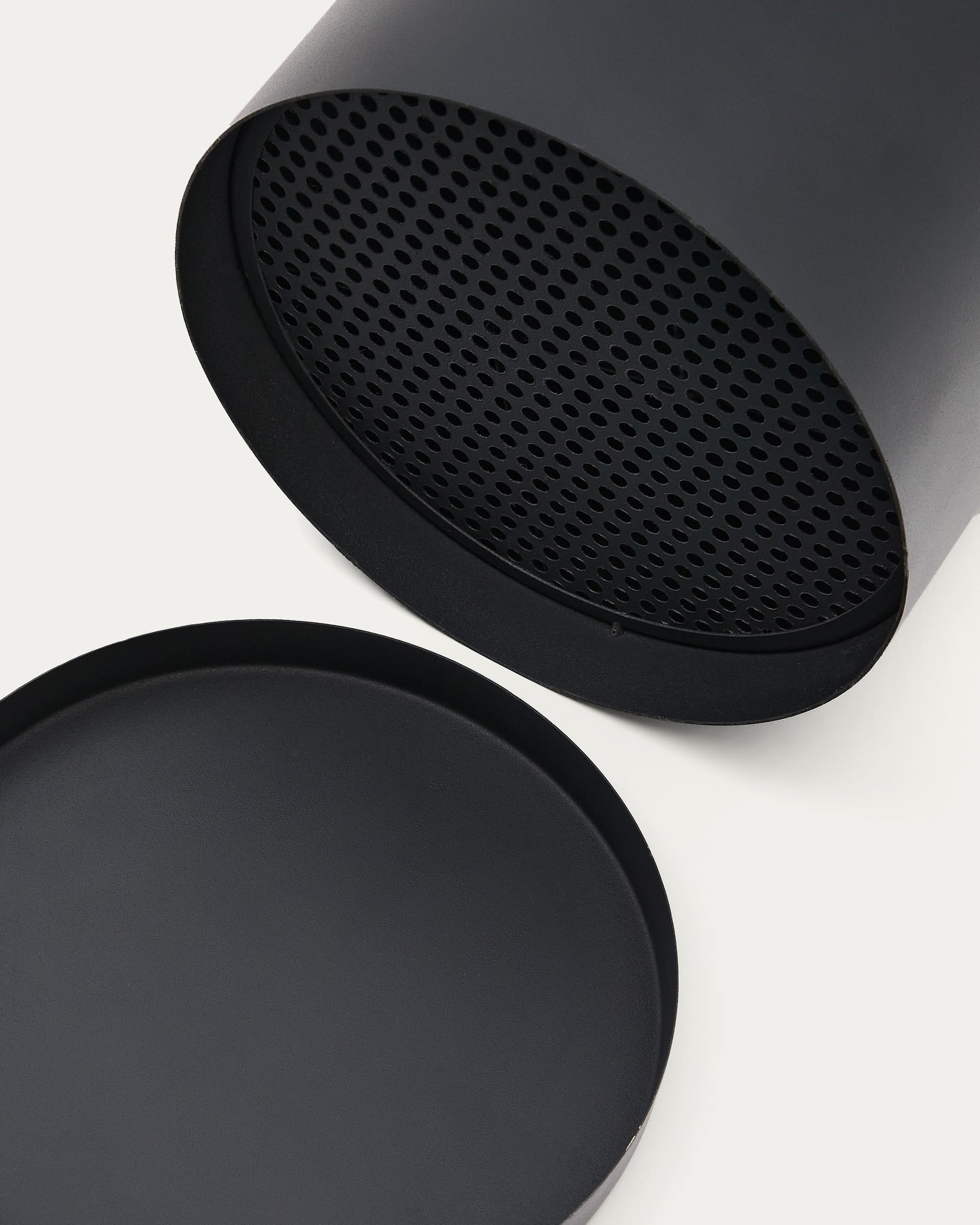 Kleiner Schirmständer Atin aus grauem Metall in Graphit präsentiert im Onlineshop von KAQTU Design AG. Schirmständer ist von Kave Home